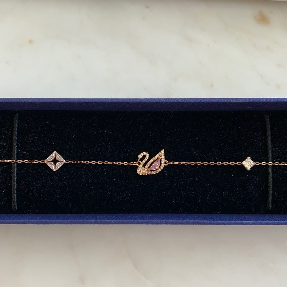 Dazzling Swan Bracelet